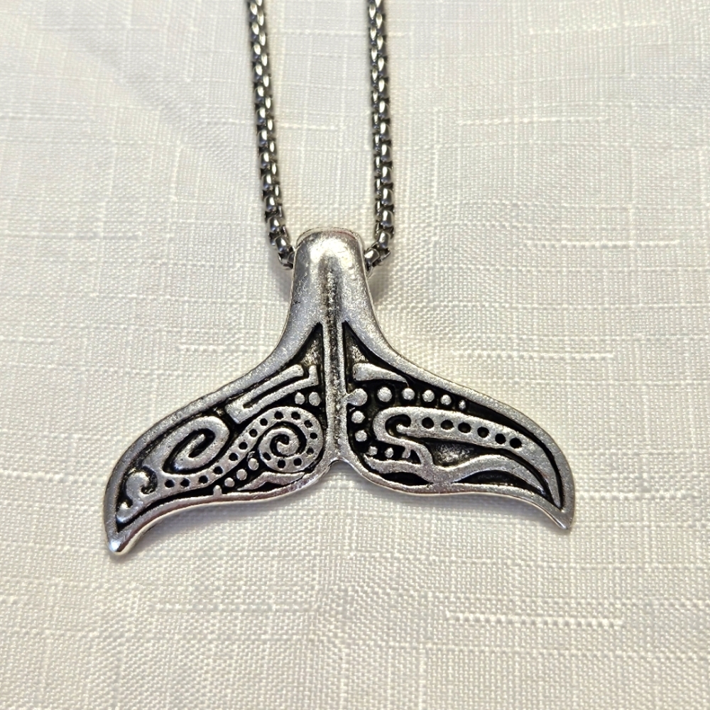 Whale tale necklace